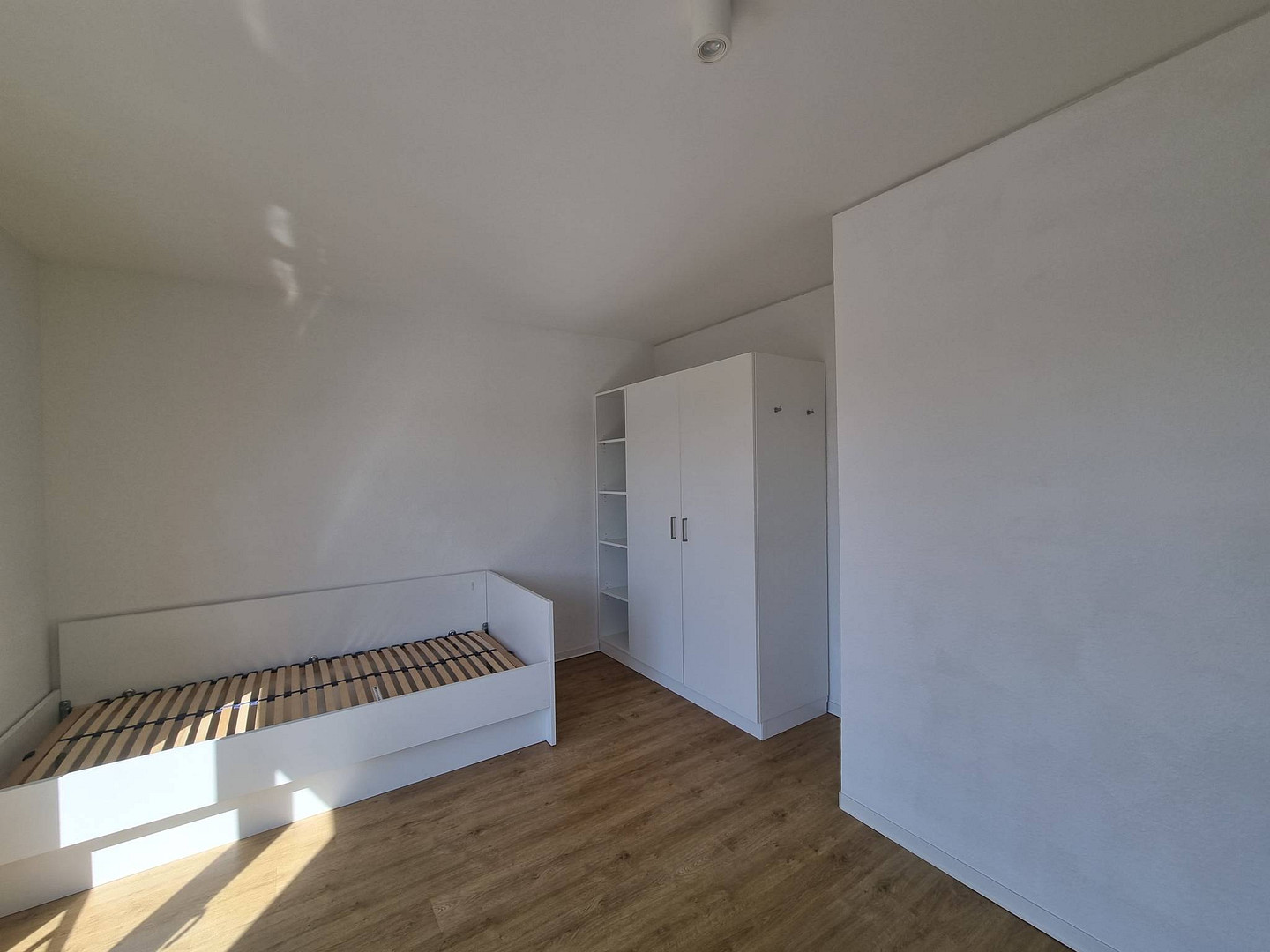In KÖLNS SZENEVIERTEL: Großzügiges und vollmöbliertes 3-Zimmer-Apartment! – Foto 8