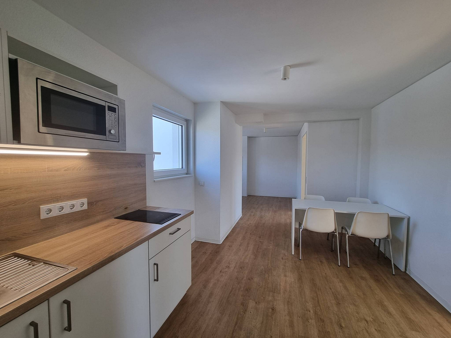 In KÖLNS SZENEVIERTEL: Großzügiges und vollmöbliertes 3-Zimmer-Apartment! – Foto 2