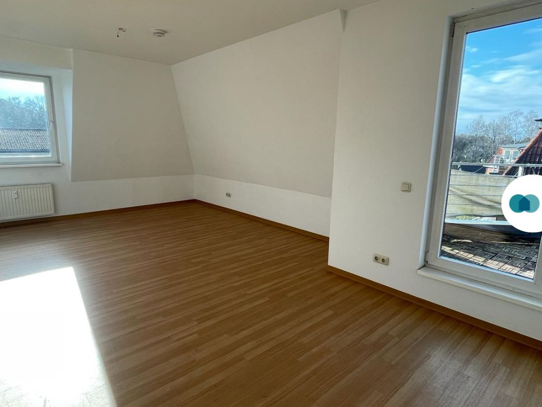 Schöne 3-Zimmer-Wohnung mit großem Balkon und Einbauküche – Foto 3