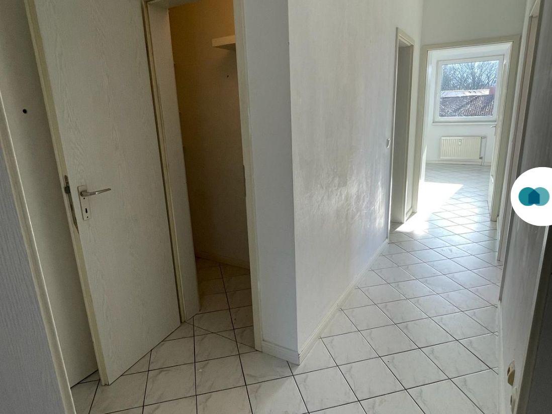 Schöne 3-Zimmer-Wohnung mit großem Balkon und Einbauküche – Foto 13