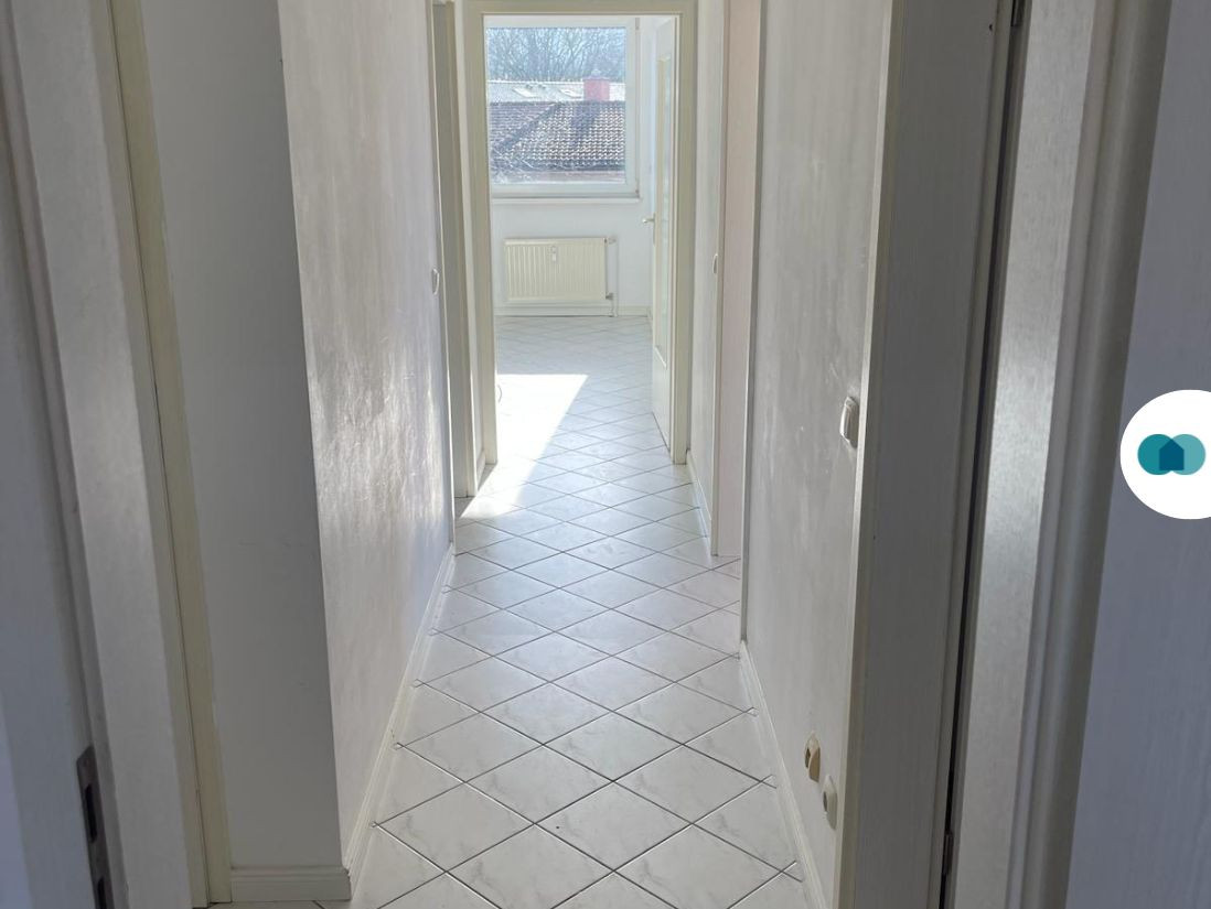 Schöne 3-Zimmer-Wohnung mit großem Balkon und Einbauküche – Foto 14