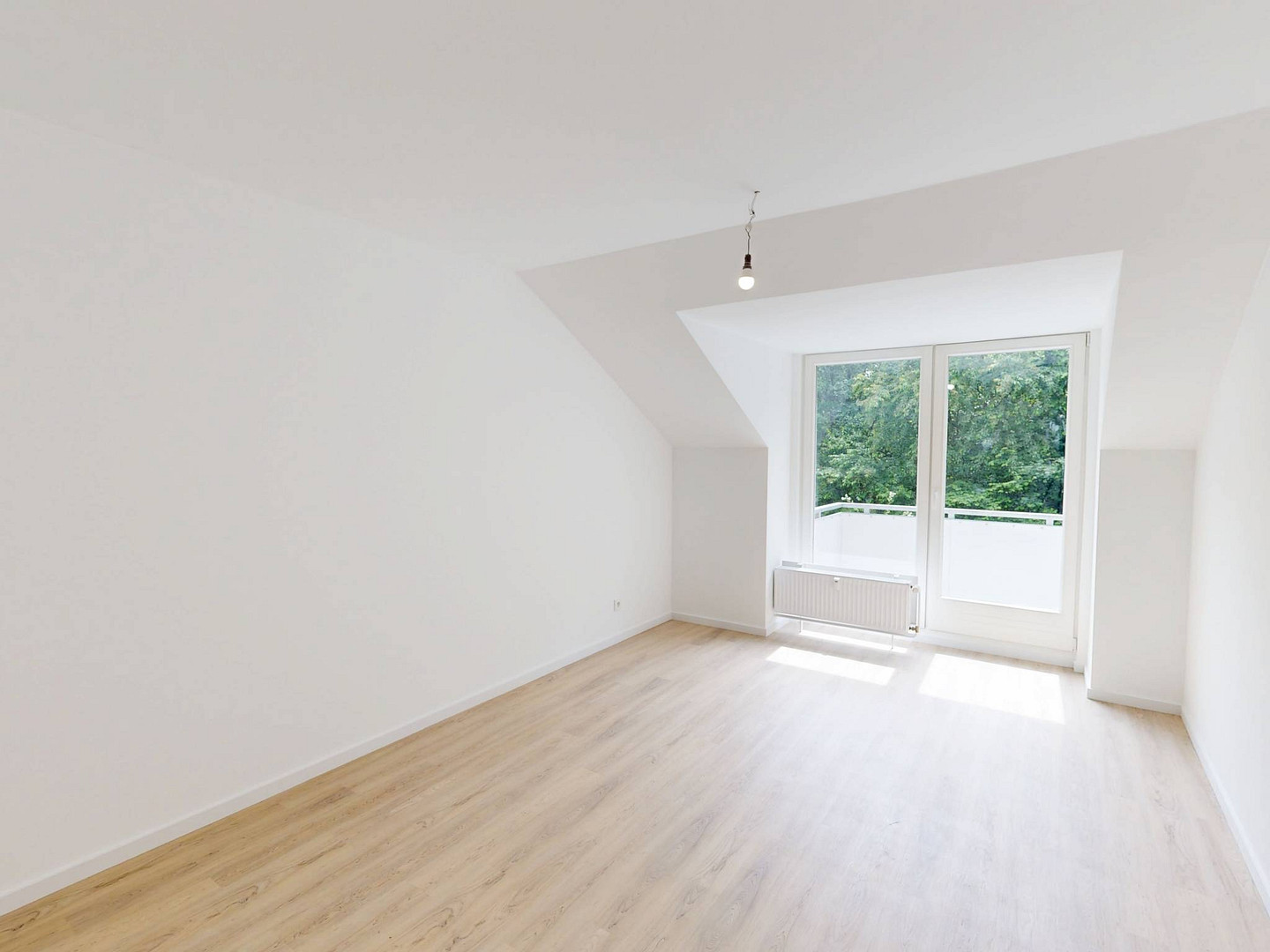 Ruhiges Wohnen in Hamburg-Rissen: 2 Zimmer mit Balkon & Einbauküche – Foto 3