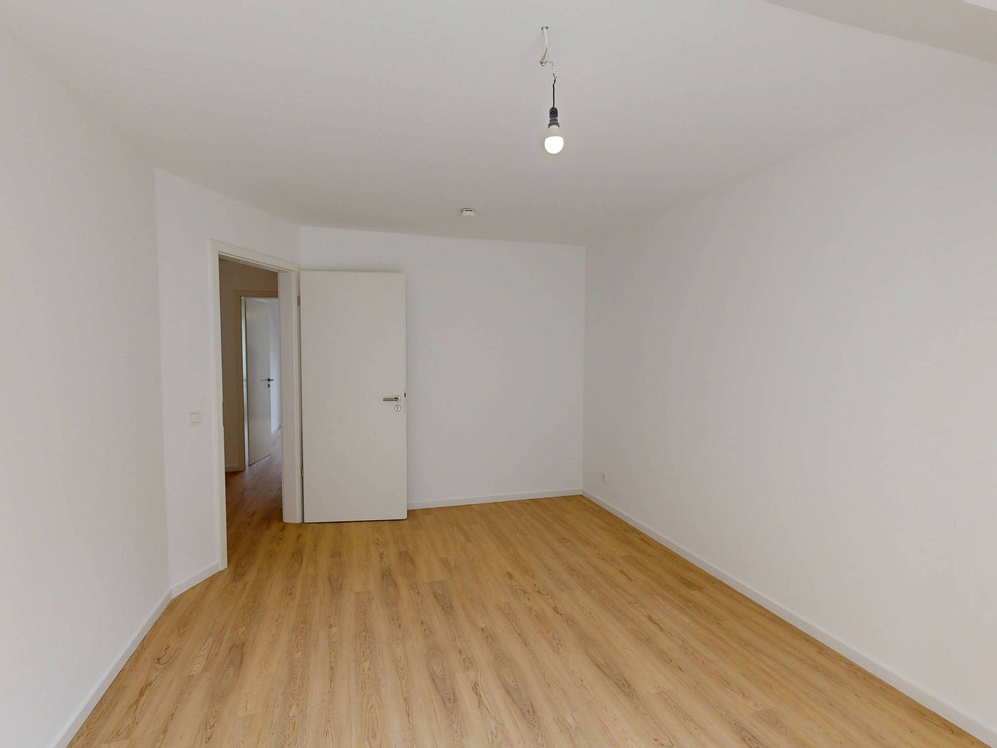 Ruhiges Wohnen in Hamburg-Rissen: 2 Zimmer mit Balkon & Einbauküche – Foto 2