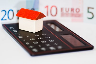 Längere Zinsbindung beim Immobilienkredit bedeutet mehr Planungssicherheit und Schutz vor Zinssteigerungen.